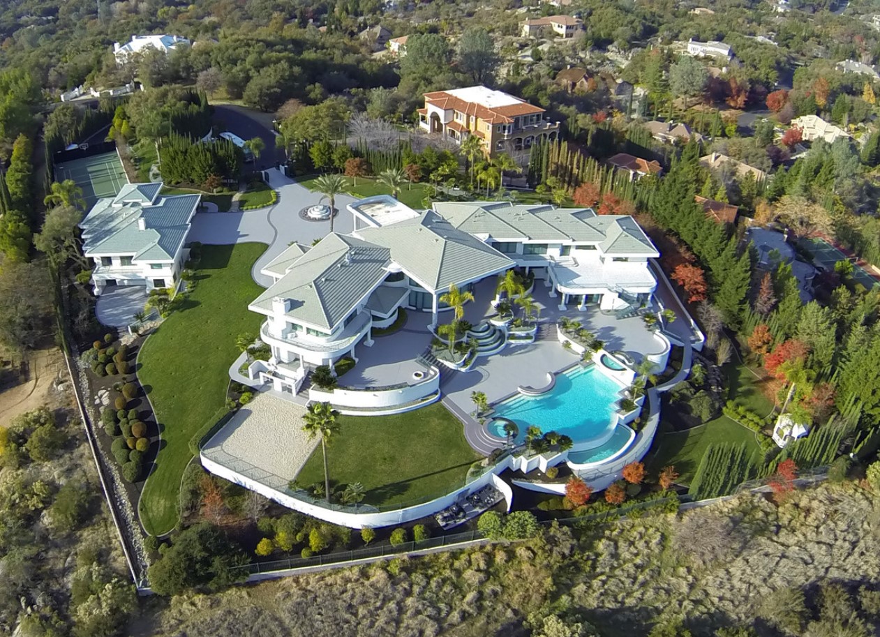 Hollywood Cottage: тренд-2026, который делает интерьер и тёплым, и гламурным