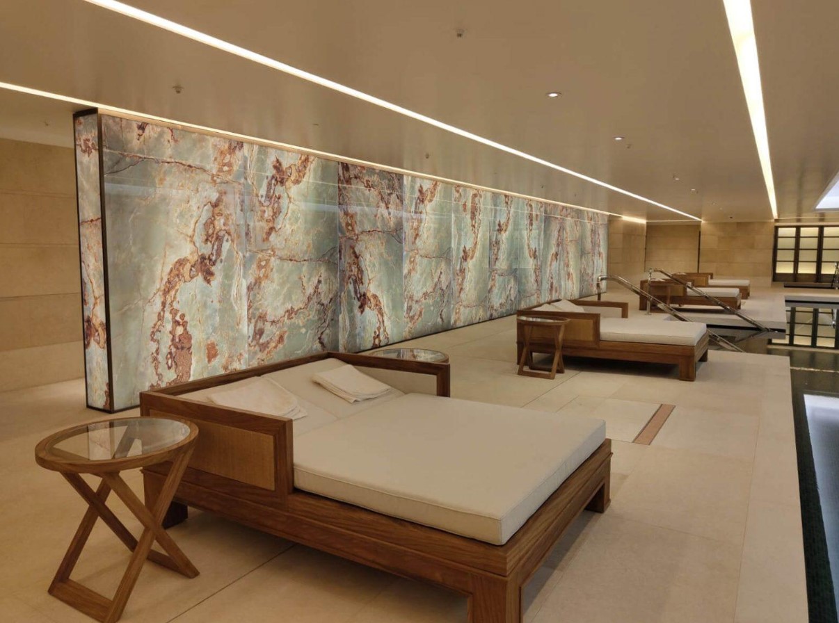Подсвеченный оникс в SPA и wellness-интерьерах